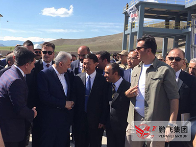 总裁王家安、土耳其总理耶尔德勒姆共同出席M6米乐体育
集团在土耳其承建的3000td水泥生产线剪彩仪式，并亲切交谈